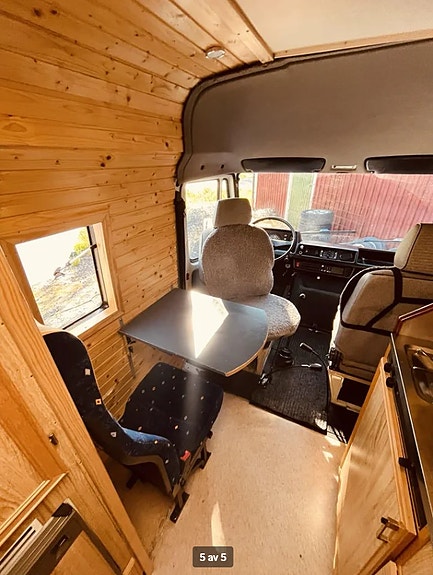 Mercedes-Benz 310 7 of 8