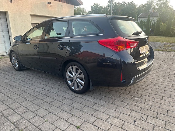 Toyota Auris 4 of 5