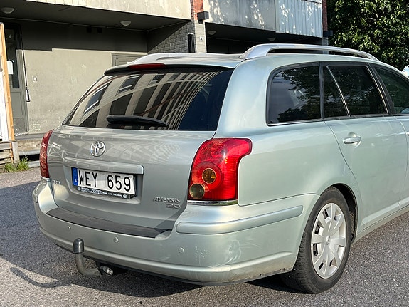 Toyota Avensis 5 of 5