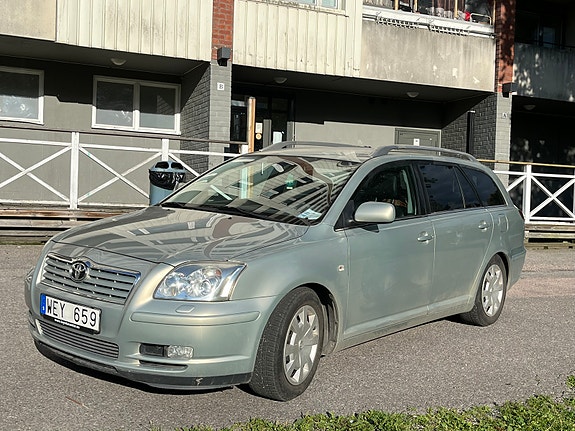 Toyota Avensis 4 of 5