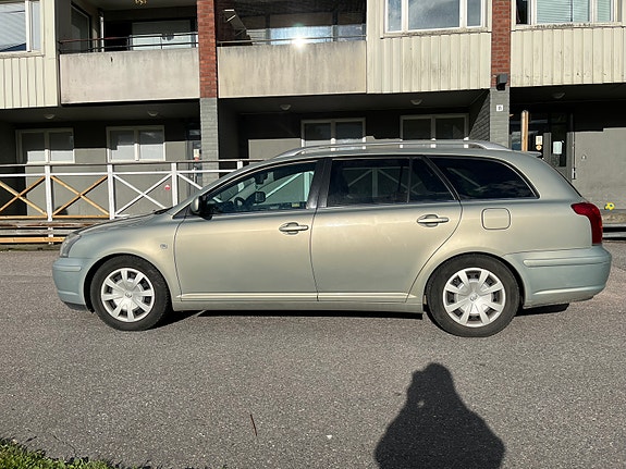 Toyota Avensis 3 of 5