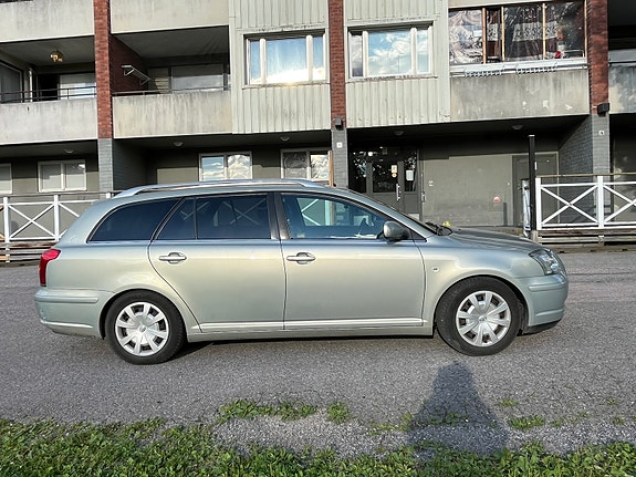 Toyota Avensis 6 of 6