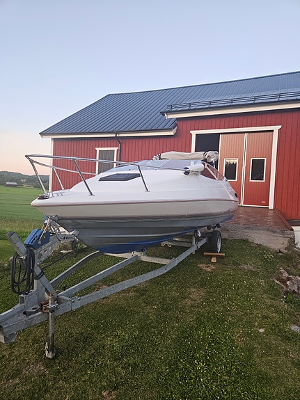 Bayliner 1952 Capri