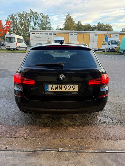 BMW 520d 3 of 5