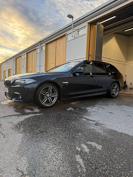 BMW 520d 4 of 5