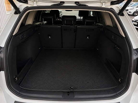 Volkswagen Passat Alltrack 16 of 19