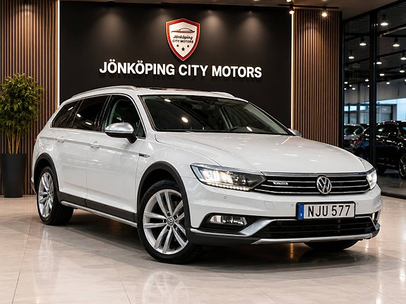 Volkswagen Passat Alltrack 2 of 19