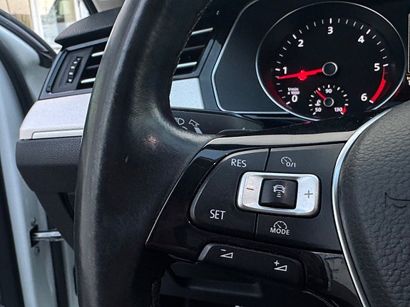 Volkswagen Passat Alltrack 10 of 19