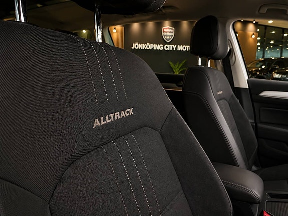 Volkswagen Passat Alltrack 12 of 19
