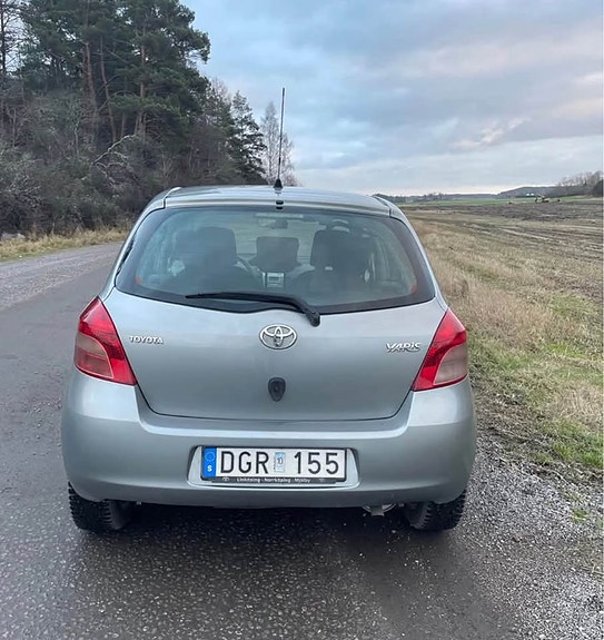 Toyota Yaris 5 of 5