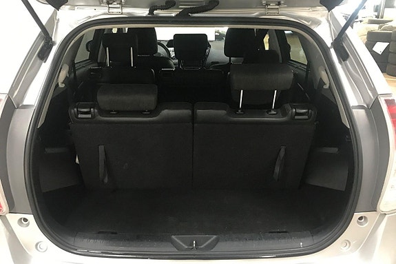 Toyota Prius+ 10 of 25