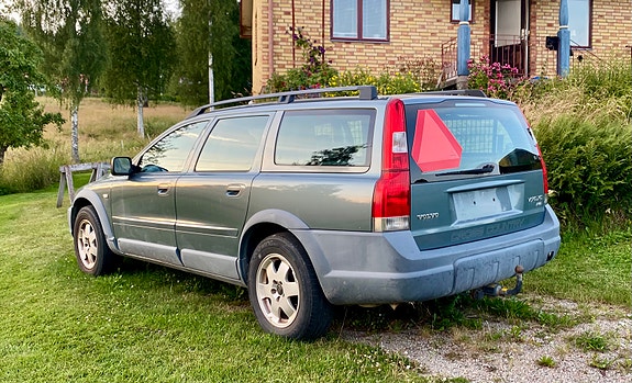 Volvo XC70 2 of 3