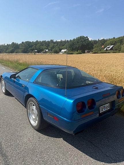 Chevrolet Corvette 2 of 5
