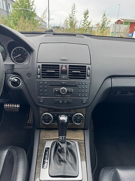 Mercedes-Benz C63 12 of 16