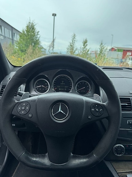 Mercedes-Benz C63 11 of 16