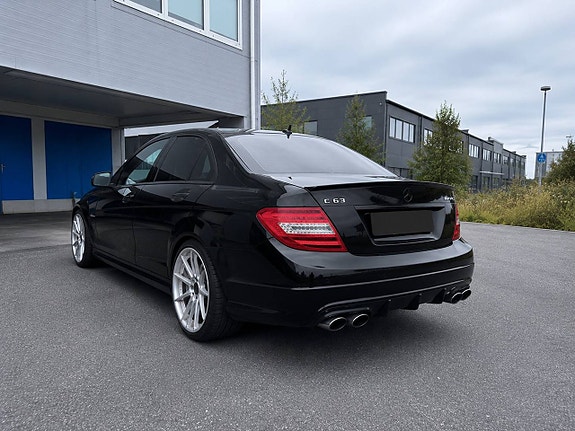 Mercedes-Benz C63 6 of 16