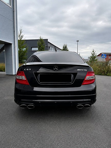 Mercedes-Benz C63 5 of 16