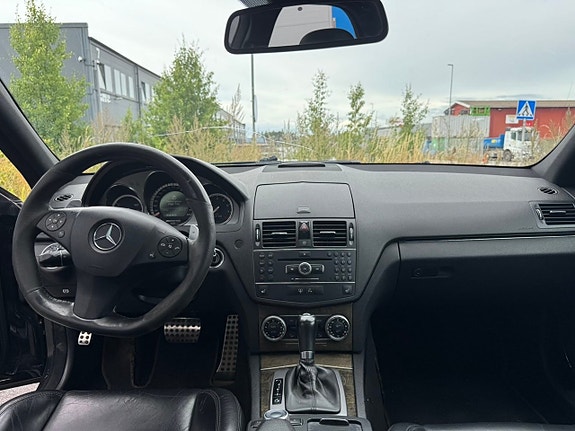 Mercedes-Benz C63 10 of 16