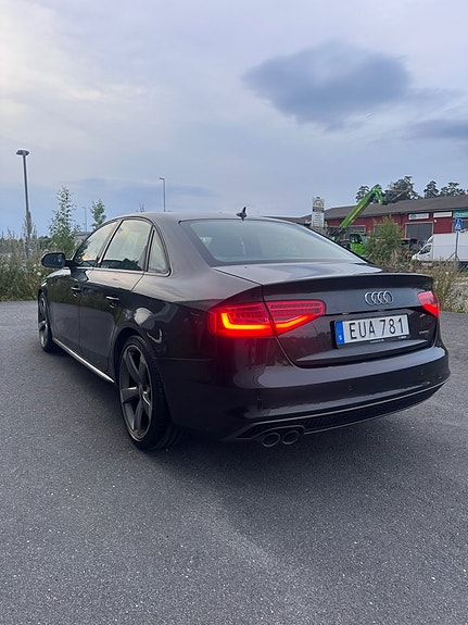 Audi A4 6 of 19