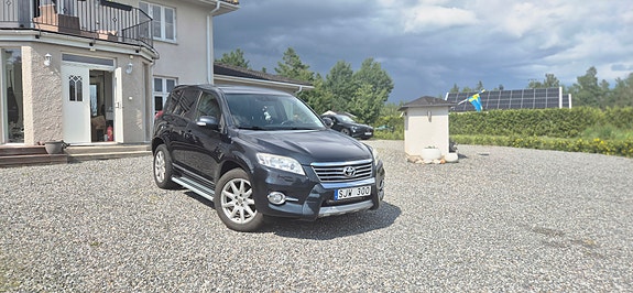 Toyota RAV4 4 of 5