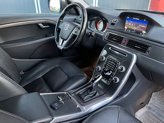 Volvo XC70 10 of 24