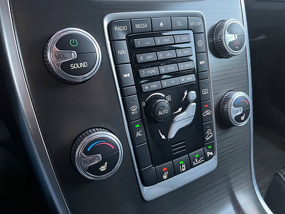 Volvo XC70 18 of 24