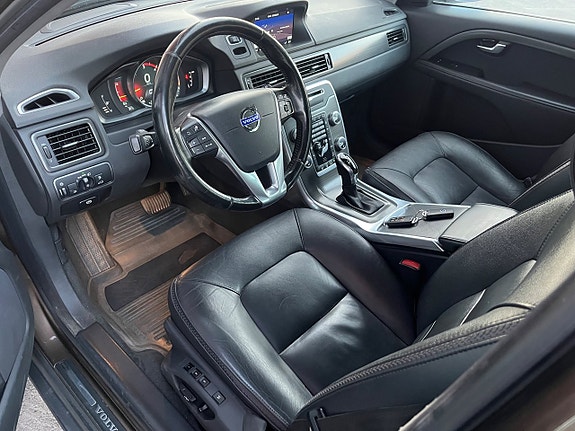 Volvo XC70 13 of 24