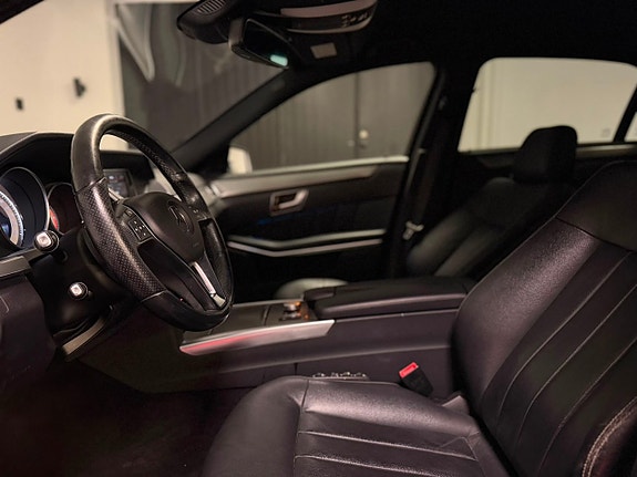 Mercedes-Benz E300 7 of 23