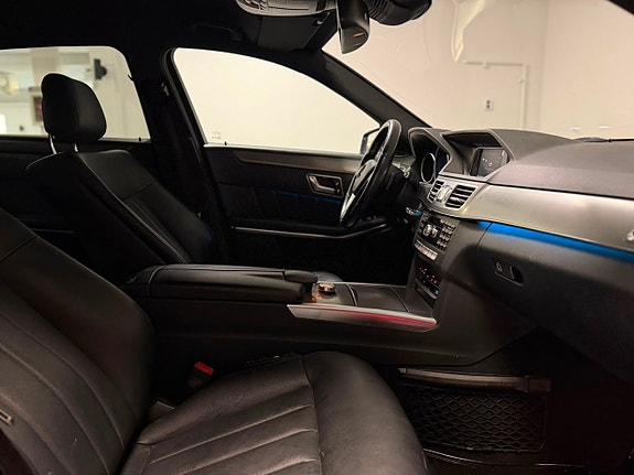 Mercedes-Benz E300 17 of 23