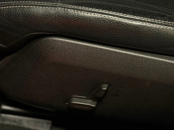 Mercedes-Benz E300 9 of 23