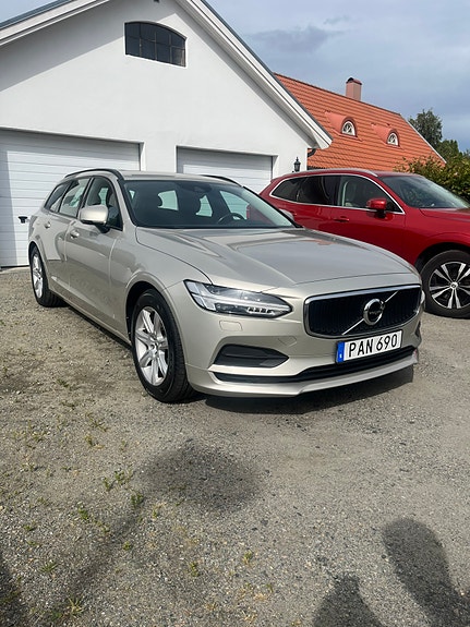 Volvo V90 2 of 5