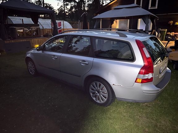 Volvo V50 4 of 5