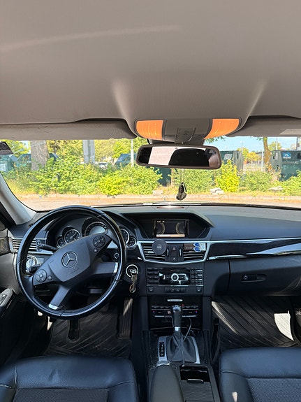 Mercedes-Benz E250 5 of 6