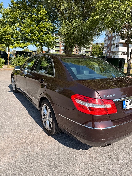 Mercedes-Benz E250 4 of 6