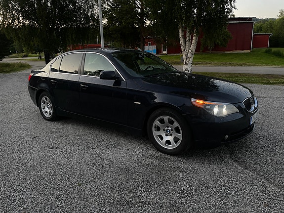 BMW 525i 2 of 5
