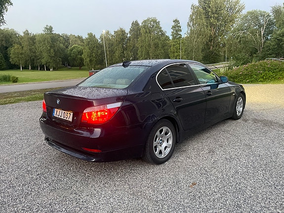 BMW 525i 4 of 5