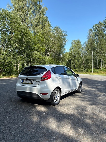 Ford Fiesta 4 of 5