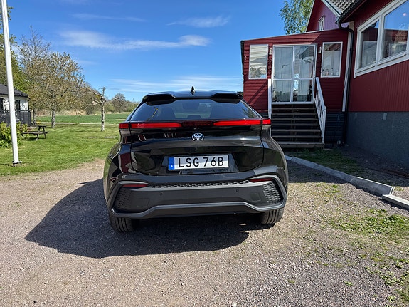 Toyota C-HR 4 of 5