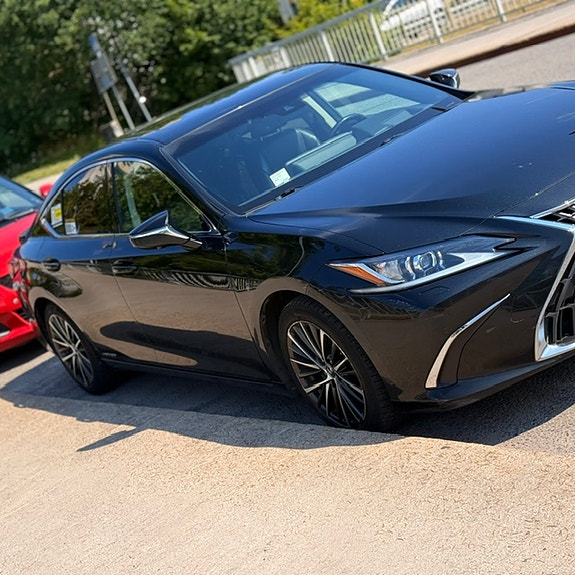 Lexus ES300h 2 of 2