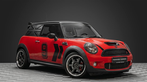 MINI Cooper S 3 of 5