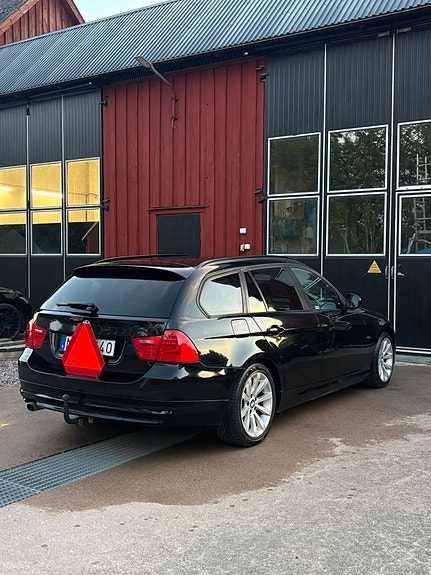 BMW 318d 4 of 5