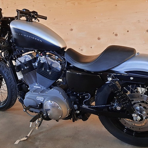 Harley-Davidson Sportster 1200 Nightster XL1200N 2 of 5