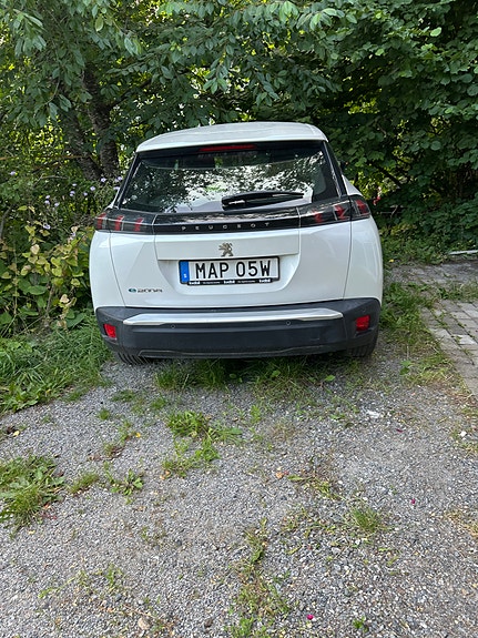 Peugeot e-2008 2 of 3