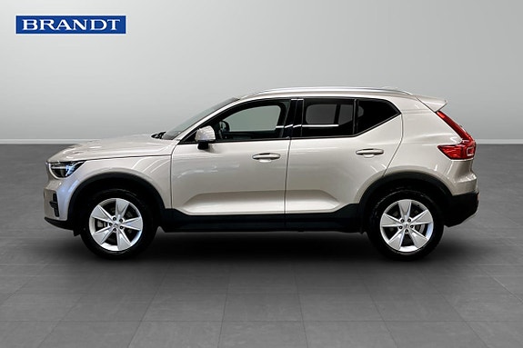 Volvo XC40 3 of 5
