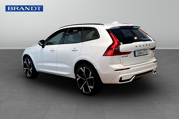 Volvo XC60 2 of 5