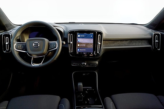 Volvo XC40 4 of 5