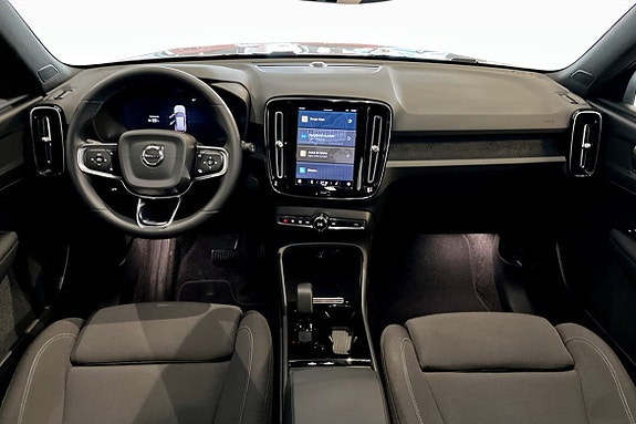 Volvo XC40 4 of 5