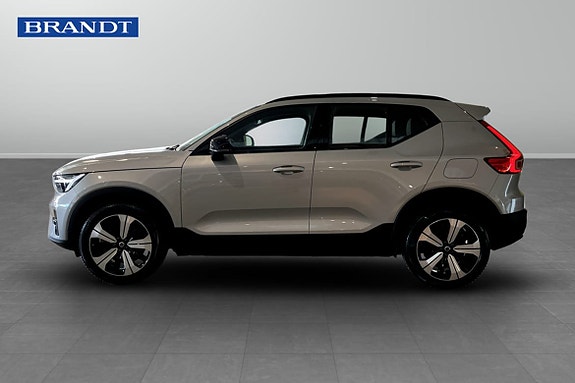 Volvo XC40 3 of 5