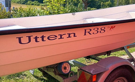 Uttern 38 R i nästan nyskick. Hemkörning. Kom med bud om priset inte passar. 4 of 17