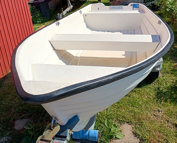 Uttern 38 R i nästan nyskick. Hemkörning. Kom med bud om priset inte passar. 3 of 17
